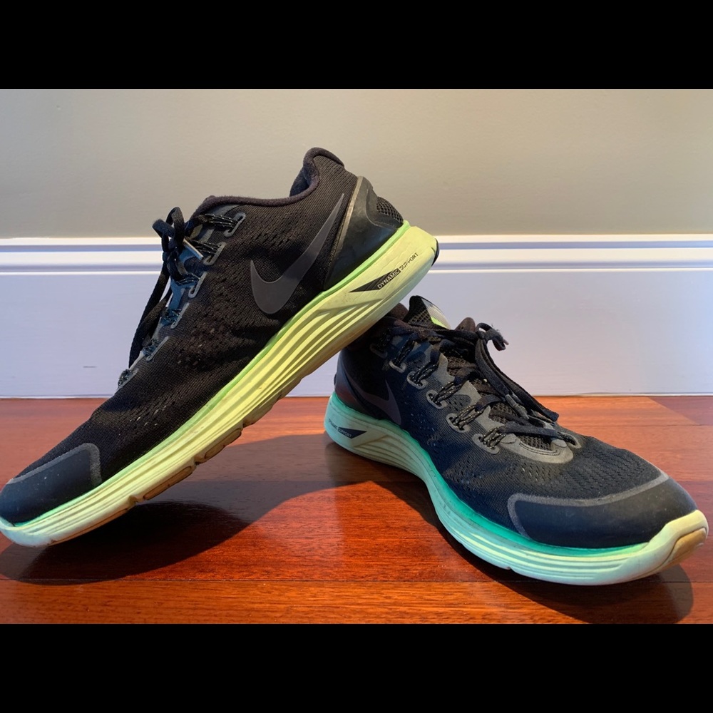 Nike - Picture 3 of 4